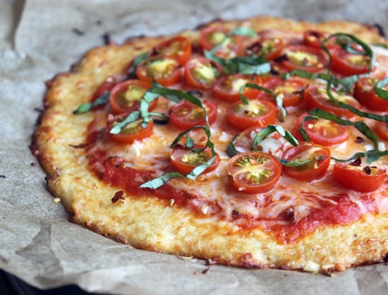 Další skvělý zdravý recept na pizzu. Tentokrát si vyzkoušíme květákovou pizzu.